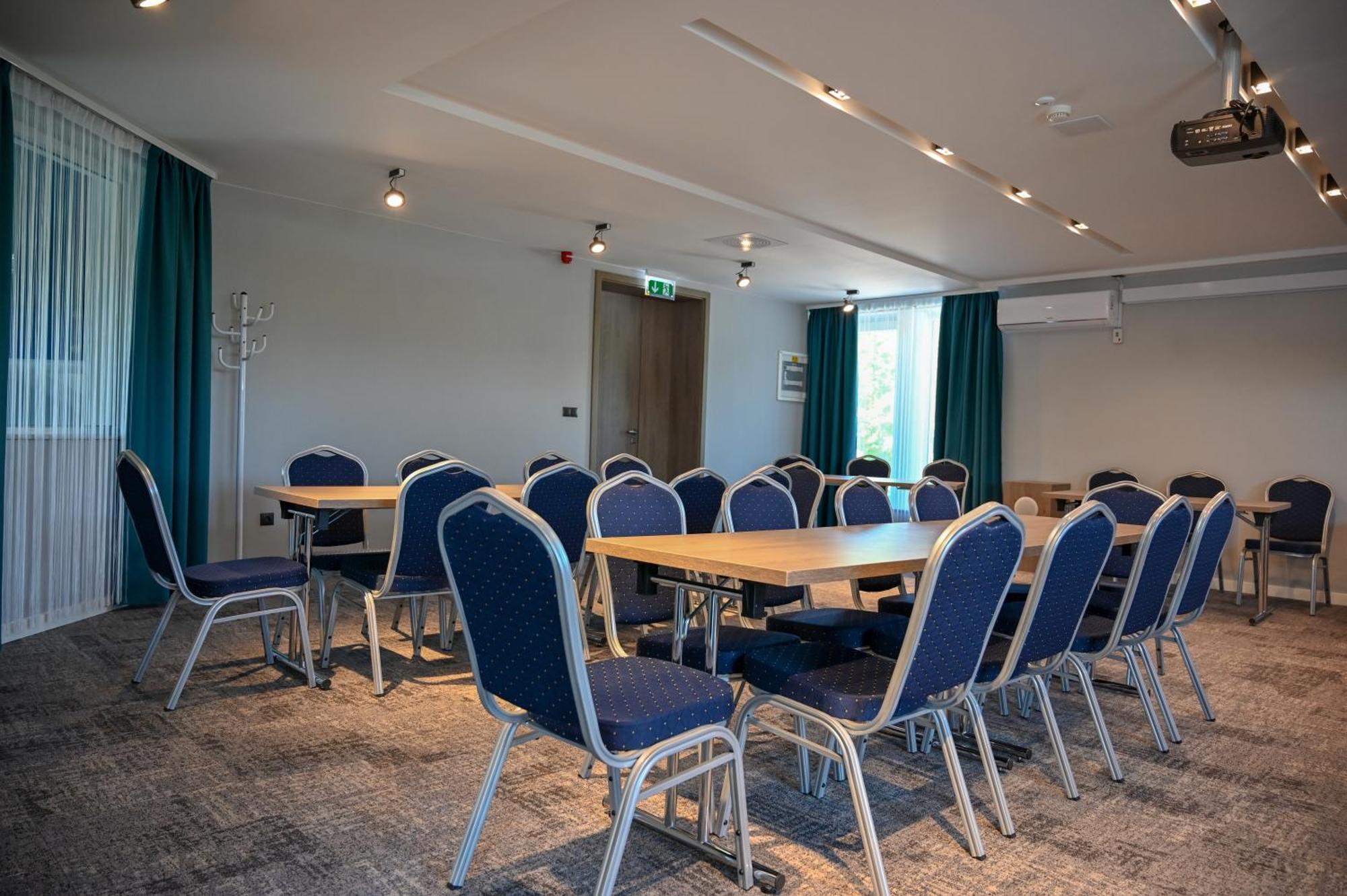 Nn Boutique Hotel Тисауйварош Экстерьер фото