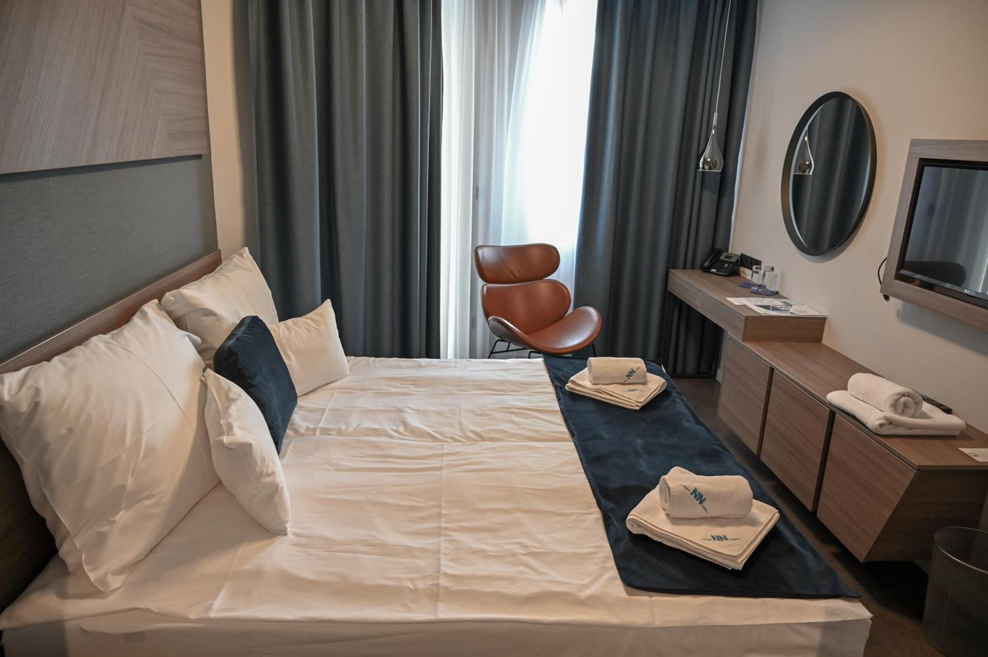 Nn Boutique Hotel Тисауйварош Экстерьер фото