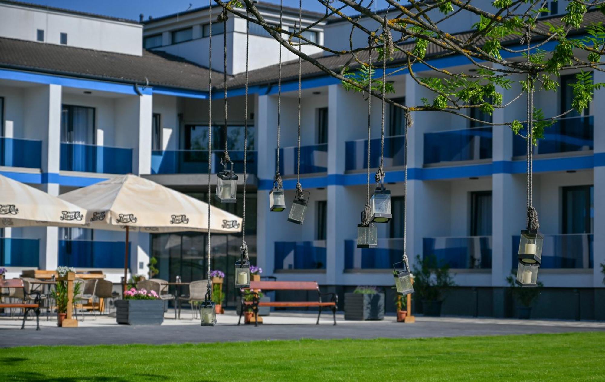 Nn Boutique Hotel Тисауйварош Экстерьер фото